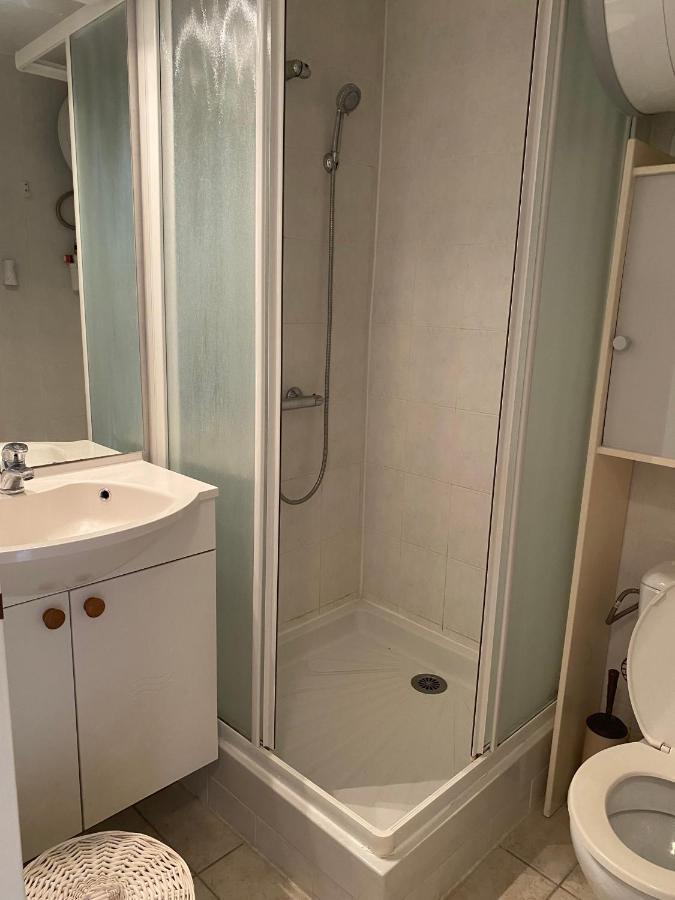 Joli Appartement Mezzanine Avec Parking La Roquille Agde Luaran gambar